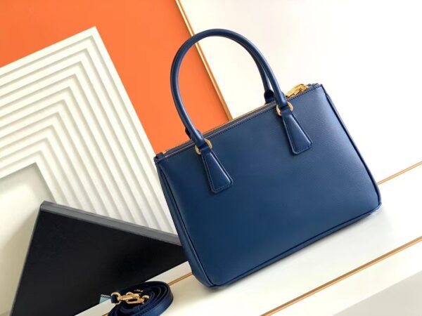 Prada - Image 3