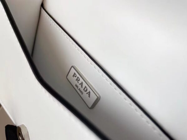 Prada - Image 10