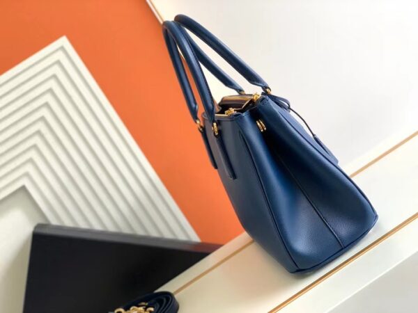Prada - Image 4