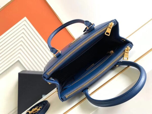 Prada - Image 6