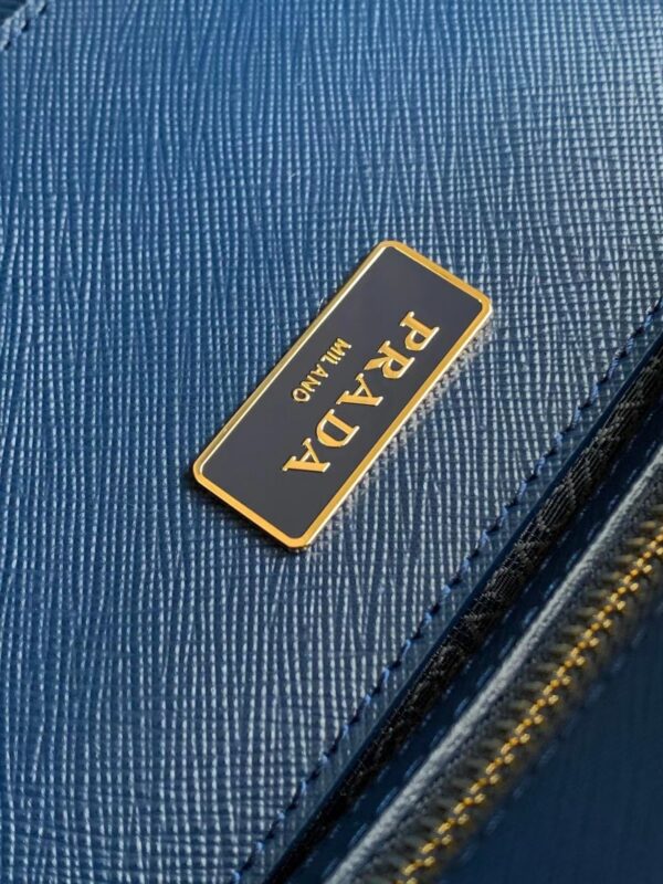 Prada - Image 10